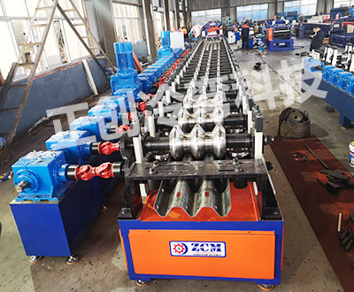 三波護欄板成型生產設備